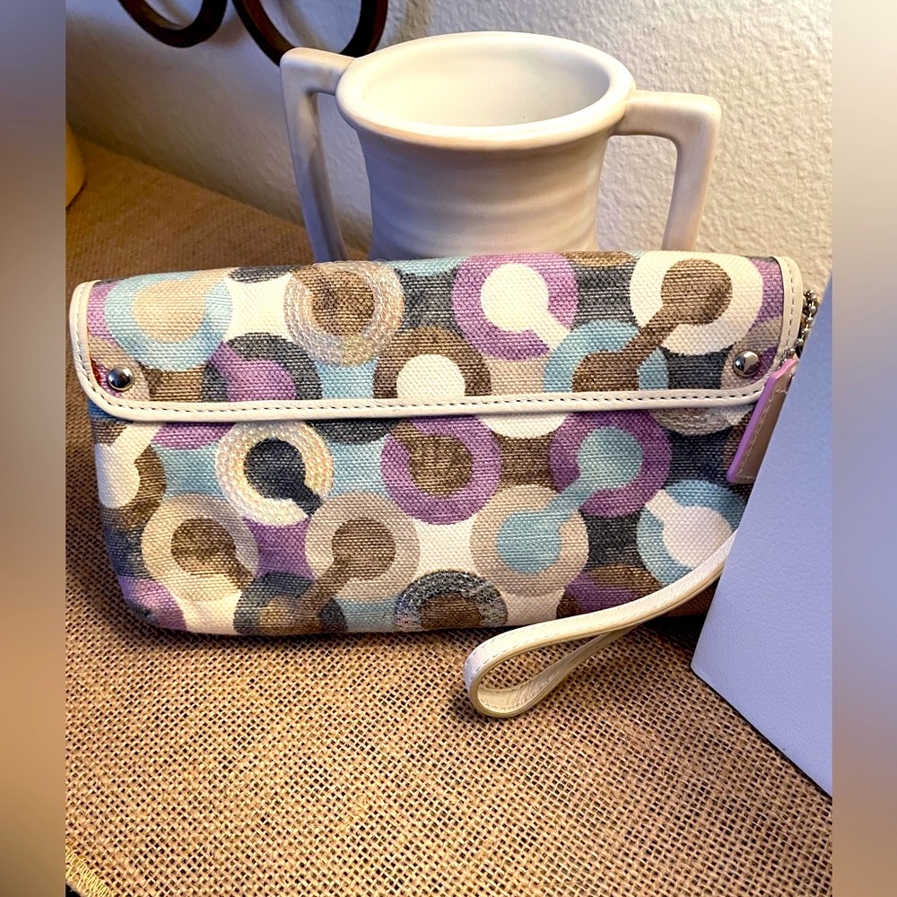 Coach wristlet - Picture 8 of 11